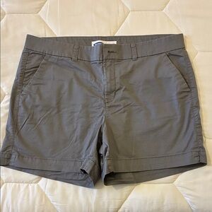 Sz 14 Old Navy Women's Gray Chino-Style Shorts 5” inseam